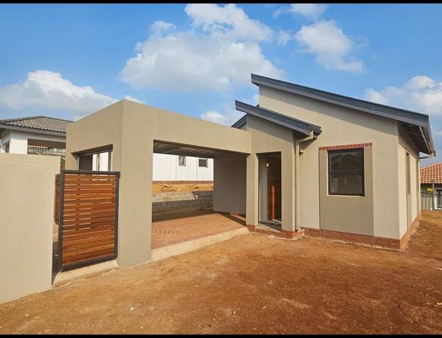 2 BEDROOM TOWNHOUSE FOR SALE IN BISHOPSTOWE